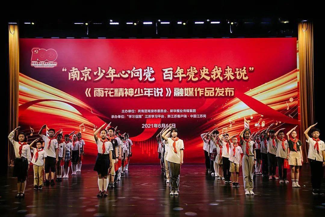小姐姐把一件长款T恤穿出别样的美，就是这么简单，你爱了吗？游戏画面